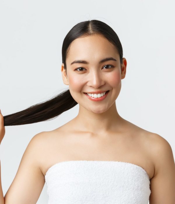 Beauty, hair loss products, shampoo and hair care concept. Close-up of beautiful asian woman in bath